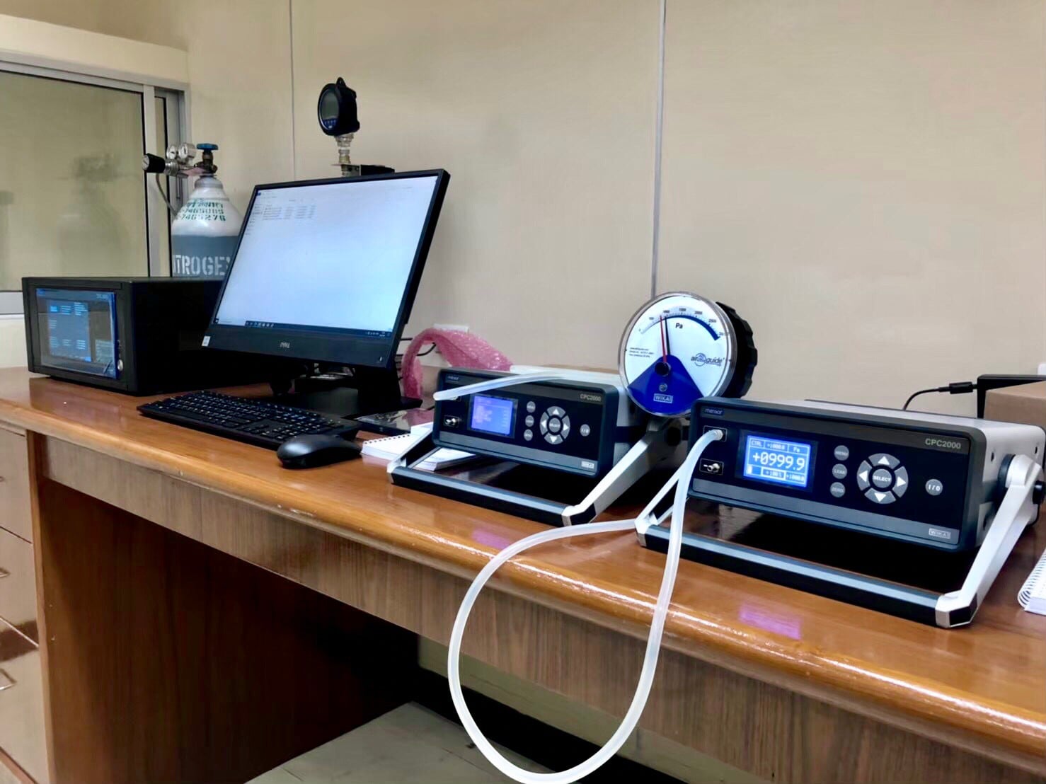 ห้องปฏิบัติการสอบเทียบเครื่องมือวัดความดันทั้งระบบ  และระบบเครื่องวัดความดันโลหิตทางการแพทย์ ( Pressure Laboratory )